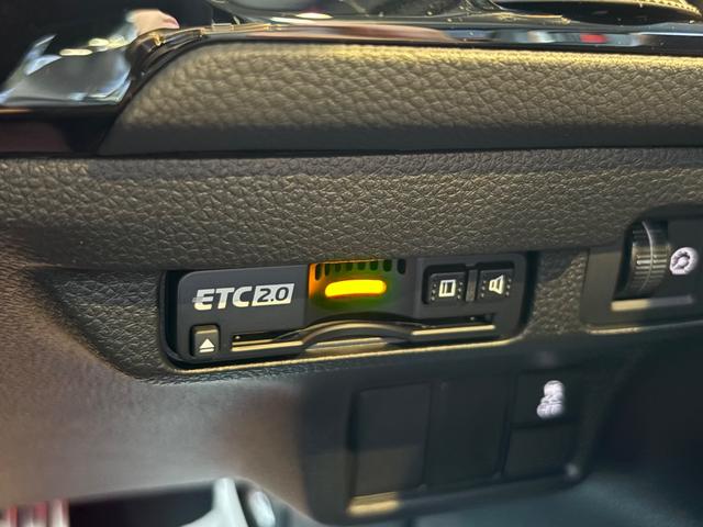シビック ＲＳ　フロントバンパーガーニッシュ　テールゲートスポイラー　９インチコネクトディスプレー　ＥＴＣ２．０車載器　ワイヤレス充電器　ＢＯＳＥプレミアムサウンドスピーカー（23枚目）