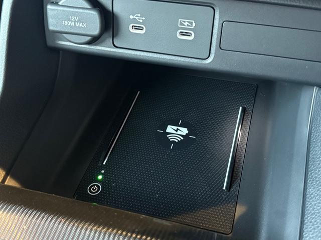 シビック ＲＳ　フロントバンパーガーニッシュ　テールゲートスポイラー　９インチコネクトディスプレー　ＥＴＣ２．０車載器　ワイヤレス充電器　ＢＯＳＥプレミアムサウンドスピーカー（24枚目）