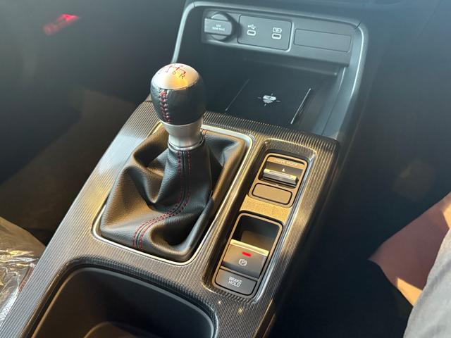 シビック ＲＳ　フロントバンパーガーニッシュ　テールゲートスポイラー　９インチコネクトディスプレー　ＥＴＣ２．０車載器　ワイヤレス充電器　ＢＯＳＥプレミアムサウンドスピーカー（31枚目）