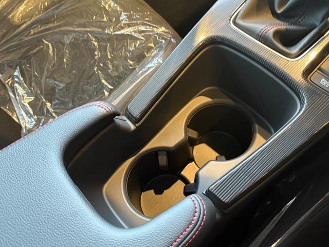 シビック ＲＳ　フロントバンパーガーニッシュ　テールゲートスポイラー　９インチコネクトディスプレー　ＥＴＣ２．０車載器　ワイヤレス充電器　ＢＯＳＥプレミアムサウンドスピーカー（33枚目）