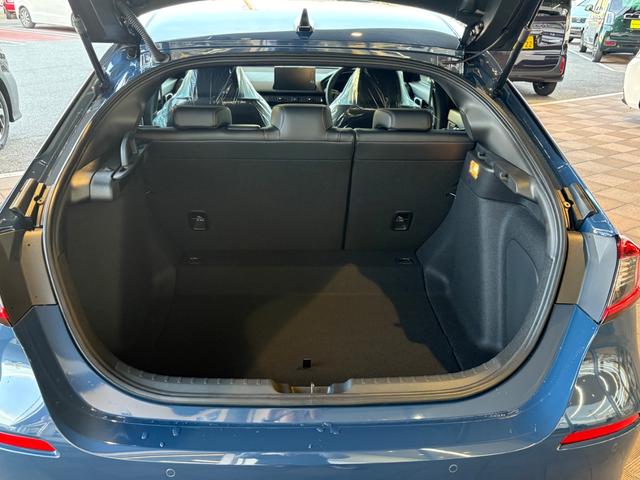 シビック ＲＳ　フロントバンパーガーニッシュ　テールゲートスポイラー　９インチコネクトディスプレー　ＥＴＣ２．０車載器　ワイヤレス充電器　ＢＯＳＥプレミアムサウンドスピーカー（44枚目）