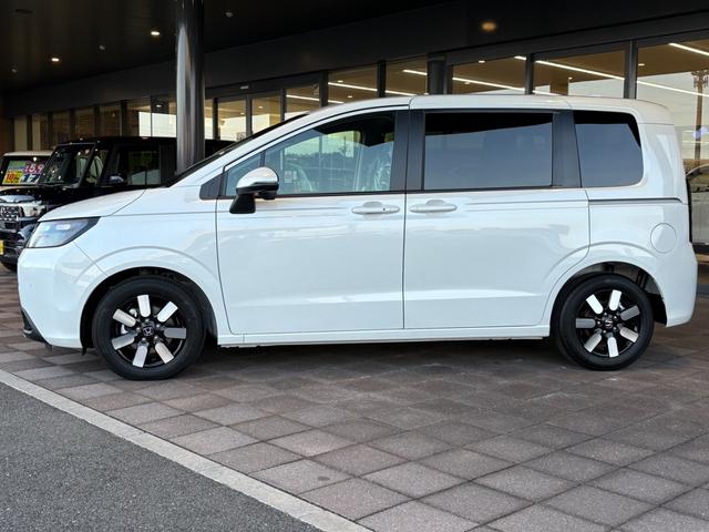 フリード エアー　ＥＸ　純正８インチナビ　新車未登録　ＥＴＣ車載器　ホンダセンシング　７人乗り　リア席クーラー　シートヒーター（9枚目）