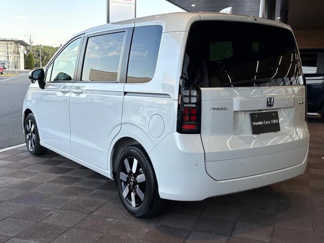 フリード エアー　ＥＸ　純正８インチナビ　新車未登録　ＥＴＣ車載器　ホンダセンシング　７人乗り　リア席クーラー　シートヒーター（10枚目）