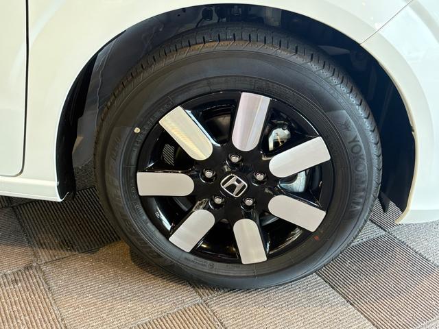 フリード エアー　ＥＸ　純正８インチナビ　新車未登録　ＥＴＣ車載器　ホンダセンシング　７人乗り　リア席クーラー　シートヒーター（16枚目）