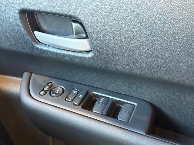 フリード エアー　ＥＸ　純正８インチナビ　新車未登録　ＥＴＣ車載器　ホンダセンシング　７人乗り　リア席クーラー　シートヒーター（18枚目）