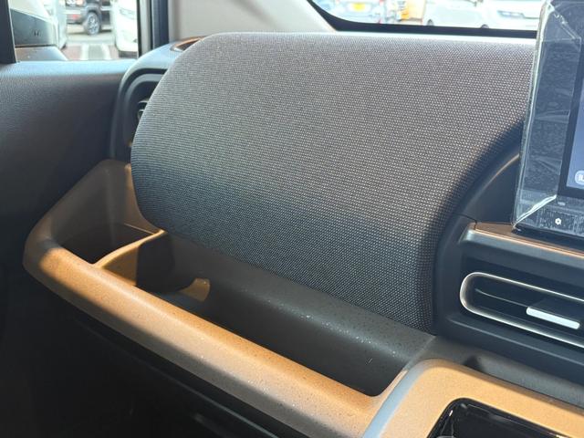 フリード エアー　ＥＸ　純正８インチナビ　新車未登録　ＥＴＣ車載器　ホンダセンシング　７人乗り　リア席クーラー　シートヒーター（27枚目）