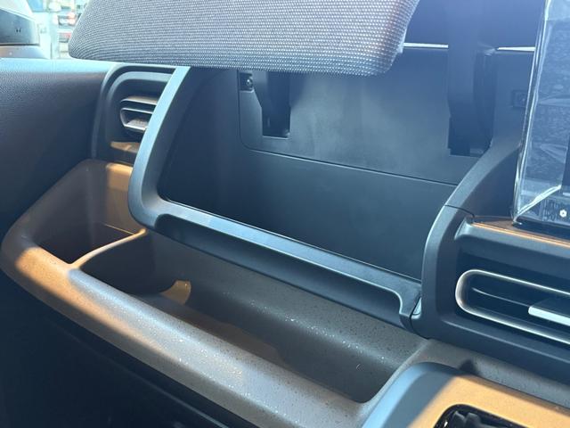 フリード エアー　ＥＸ　純正８インチナビ　新車未登録　ＥＴＣ車載器　ホンダセンシング　７人乗り　リア席クーラー　シートヒーター（28枚目）