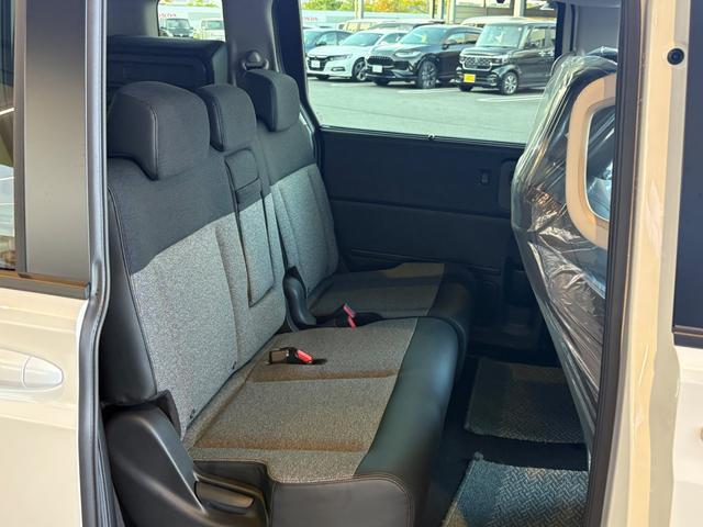 フリード エアー　ＥＸ　純正８インチナビ　新車未登録　ＥＴＣ車載器　ホンダセンシング　７人乗り　リア席クーラー　シートヒーター（36枚目）