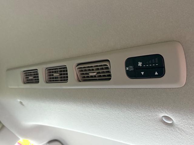 フリード エアー　ＥＸ　純正８インチナビ　新車未登録　ＥＴＣ車載器　ホンダセンシング　７人乗り　リア席クーラー　シートヒーター（37枚目）