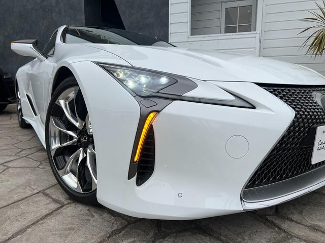 ＬＣ ＬＣ５００　Ｌパッケージ　ＴＲＤエアロ　パノラマルーフ　２１インチＡＷ　ブリージーブルーインテリア　ヘッドアップディスプレイ　３眼ＬＥＤヘッドライト　ホワイトレザーシート　パワーシート　フルセグＴＶ　ＥＴＣ２．０　ＢＳＭ（3枚目）