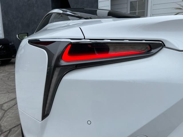 ＬＣ ＬＣ５００　Ｌパッケージ　ＴＲＤエアロ　パノラマルーフ　２１インチＡＷ　ブリージーブルーインテリア　ヘッドアップディスプレイ　３眼ＬＥＤヘッドライト　ホワイトレザーシート　パワーシート　フルセグＴＶ　ＥＴＣ２．０　ＢＳＭ（15枚目）