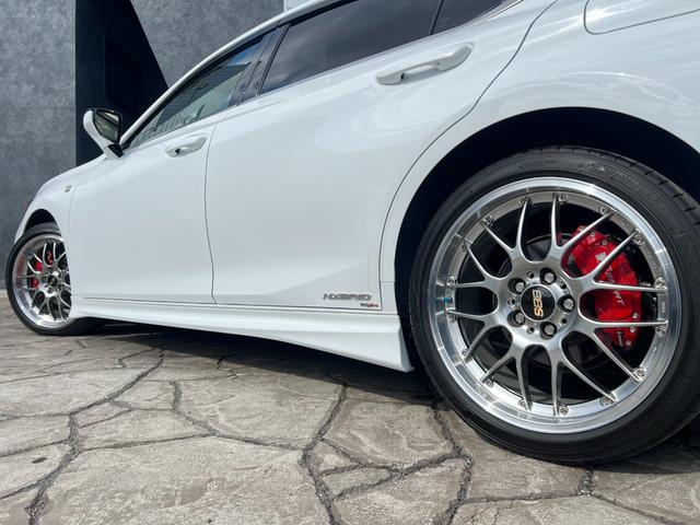 ＥＳ ＥＳ３００ｈ　Ｆスポーツ　ＴＲＤエアロ＆ＴＲＤマフラー　ムーンルーフ　ＢＢＳ１９インチＡＷ　レッドブレーキキャリパー　パワーバックドア　ヘッドアップディスプレイ　パワーシート　シートヒーター／エアコン　電動リヤシェード（26枚目）