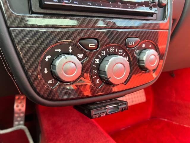 Ｆ４３０ Ｆ１　カーボンセラミックブレーキ　クライスジーク可変マフラー　ロッソレザーシート　レザーリアシェルフ　１９インチチャレンジストラダーレＡＷ　スクーデリアフェンダーエンブレム　レッドレブカウンター（34枚目）