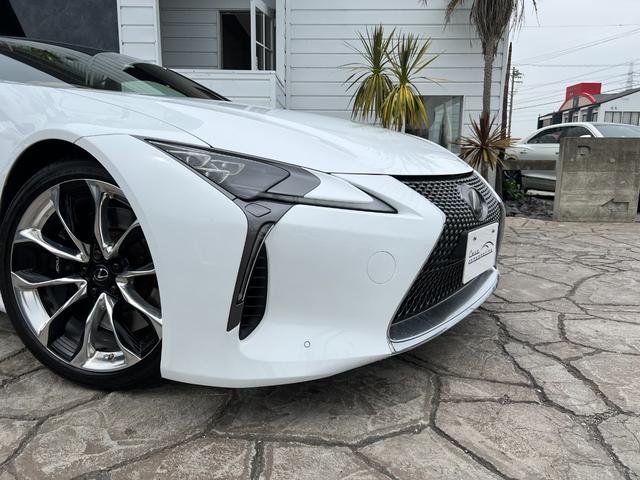 ＬＣ５００　Ｓパッケージ　カーボンルーフ　マークレビンソンスピーカー　純正２１インチＡＷ　ヘッドアップディスプレイ　パワーシート　シートヒーター／エアコン　三眼ＬＥＤヘッドライト　ハーフレザーシート　ドラレコ　ＥＴＣ２．０(4枚目)