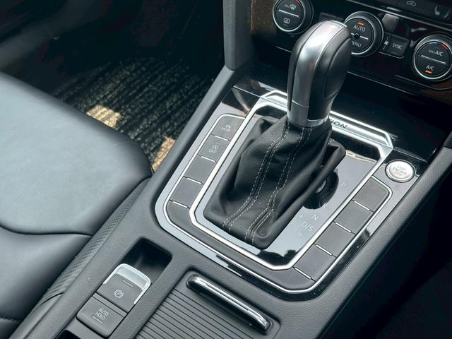 アルテオン ＴＳＩ　４モーション　Ｒラインアドバンス　パノラミックスライディングルーフ　ＣＬＵＢ　ＬＩＮＥＡ２０インチＡＷ　黒革シート　３６０度カメラ　パワーテールゲート　ヘッドアップディスプレイ　シートヒーター　アンビエントライト　クルーズコントロール（47枚目）