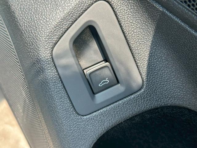 アルテオン ＴＳＩ　４モーション　Ｒラインアドバンス　パノラミックスライディングルーフ　ＣＬＵＢ　ＬＩＮＥＡ２０インチＡＷ　黒革シート　３６０度カメラ　パワーテールゲート　ヘッドアップディスプレイ　シートヒーター　アンビエントライト　クルーズコントロール（56枚目）