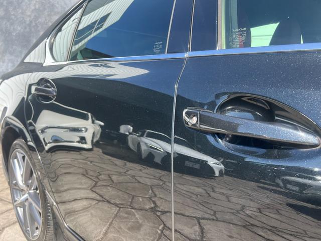 ＧＳ ＧＳ３００ｈ　Ｆスポーツ　ＴＲＤマフラー　リヤスポイラー　純正ナビ　バックカメラ　レッドレザーシート　シートヒーター　ビルトインＥＴＣ　純正１９インチアルミホイール　クルーズコントロール　ＬＥＤヘッド　テレビ　　レーンアシスト（17枚目）