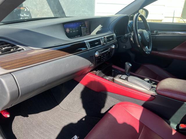 ＧＳ ＧＳ３００ｈ　Ｆスポーツ　ＴＲＤマフラー　リヤスポイラー　純正ナビ　バックカメラ　レッドレザーシート　シートヒーター　ビルトインＥＴＣ　純正１９インチアルミホイール　クルーズコントロール　ＬＥＤヘッド　テレビ　　レーンアシスト（37枚目）