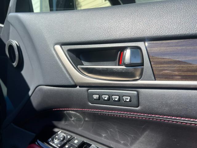 ＧＳ ＧＳ３００ｈ　Ｆスポーツ　ＴＲＤマフラー　リヤスポイラー　純正ナビ　バックカメラ　レッドレザーシート　シートヒーター　ビルトインＥＴＣ　純正１９インチアルミホイール　クルーズコントロール　ＬＥＤヘッド　テレビ　　レーンアシスト（52枚目）