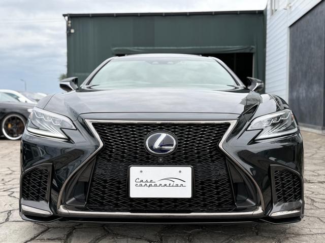 LS LS500h Fスポーツ 4WD サンルーフ TRDエアロF/S/R TRDマフラー デジタルインナーミラー パノラミックビューモニター ブラインドスポットモニター ヘッドアップディスプレイ パワートランク 純正ナビ ETC(3枚目)
