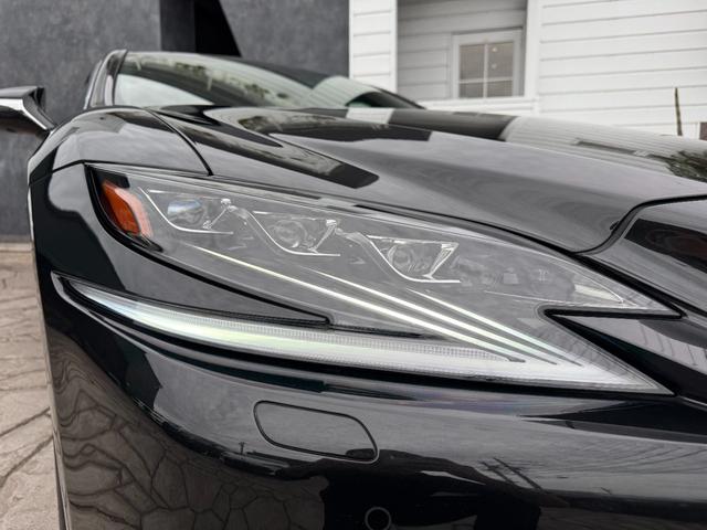 LS LS500h Fスポーツ 4WD サンルーフ TRDエアロF/S/R TRDマフラー デジタルインナーミラー パノラミックビューモニター ブラインドスポットモニター ヘッドアップディスプレイ パワートランク 純正ナビ ETC(19枚目)