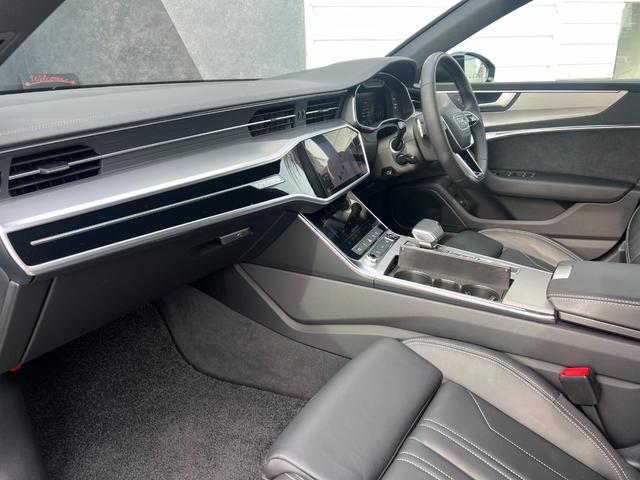 Ａ７スポーツバック ４５ＴＦＳＩクワトロ　Ｓラインパッケージ　マイナーチェンジ後後期モデル　マクストンデザインエアロ　サラウンドビューモニター　バーチャルコックピット　黒レザーシート　シートヒーター　パワーバックドア　純正２０インチＡＷ　電動リヤウィング（40枚目）