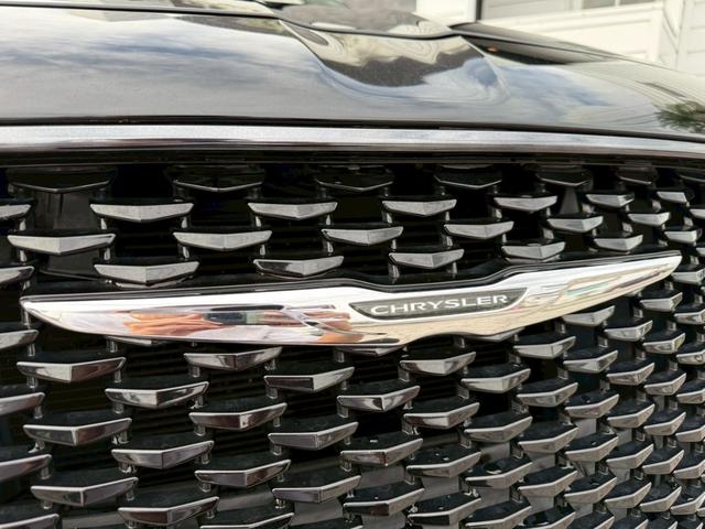 クライスラー・300 300S ワンオーナー ディーラー車 右H Beatsサウンドスピーカ純正ナビ バックカメラ テレビ ETC レーダークルーズコントロール パワーシート シートヒーター ブラックレザーシート 純正20インチAW(12枚目)