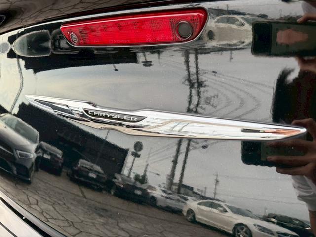 クライスラー・300 300S ワンオーナー ディーラー車 右H Beatsサウンドスピーカ純正ナビ バックカメラ テレビ ETC レーダークルーズコントロール パワーシート シートヒーター ブラックレザーシート 純正20インチAW(27枚目)