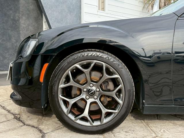 クライスラー・300 300S ワンオーナー ディーラー車 右H Beatsサウンドスピーカ純正ナビ バックカメラ テレビ ETC レーダークルーズコントロール パワーシート シートヒーター ブラックレザーシート 純正20インチAW(30枚目)