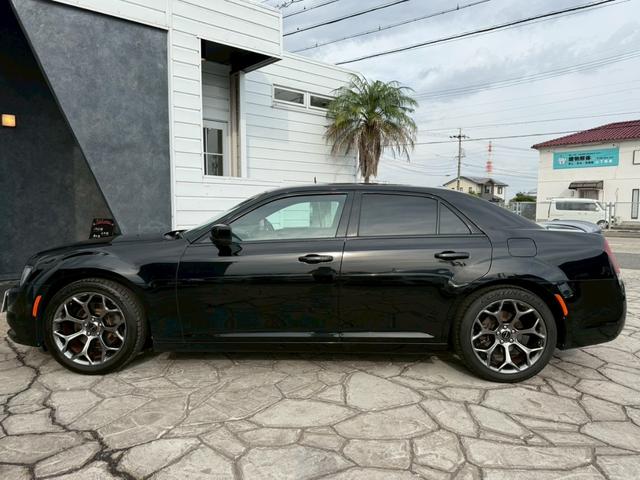 クライスラー・300 300S ワンオーナー ディーラー車 右H Beatsサウンドスピーカ純正ナビ バックカメラ テレビ ETC レーダークルーズコントロール パワーシート シートヒーター ブラックレザーシート 純正20インチAW(31枚目)