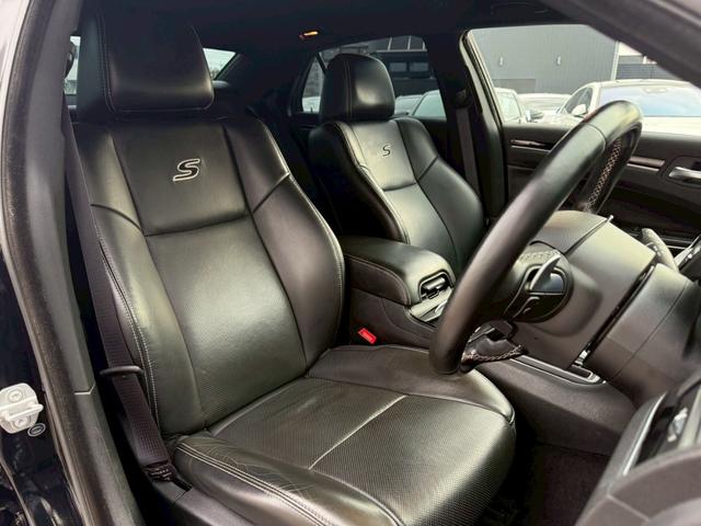 クライスラー・300 300S ワンオーナー ディーラー車 右H Beatsサウンドスピーカ純正ナビ バックカメラ テレビ ETC レーダークルーズコントロール パワーシート シートヒーター ブラックレザーシート 純正20インチAW(52枚目)