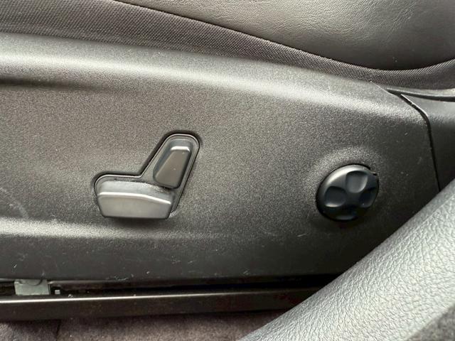 クライスラー・300 300S ワンオーナー ディーラー車 右H Beatsサウンドスピーカ純正ナビ バックカメラ テレビ ETC レーダークルーズコントロール パワーシート シートヒーター ブラックレザーシート 純正20インチAW(61枚目)