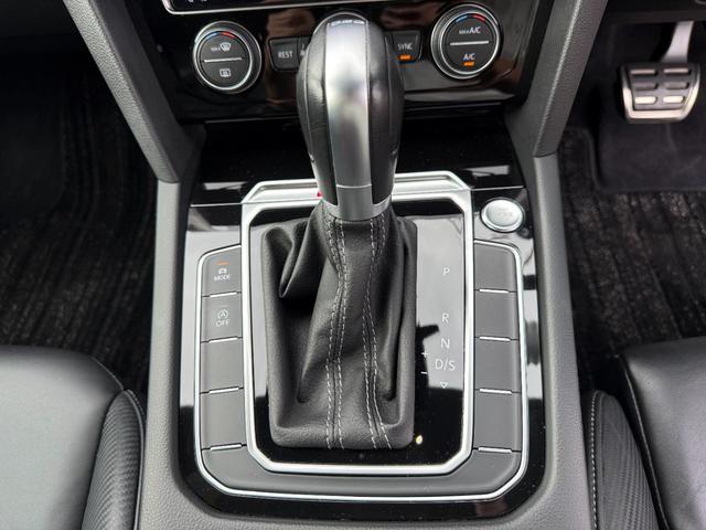 アルテオン TSI 4モーション Rラインアドバンス 右H 全周囲カメラ 純正20インチンAW アビエントライト パワーリアゲート ブラックレザーシート 全席シートヒーター パワーシート ヘッドアップディスプレイ オールインセーフティ ETC(42枚目)