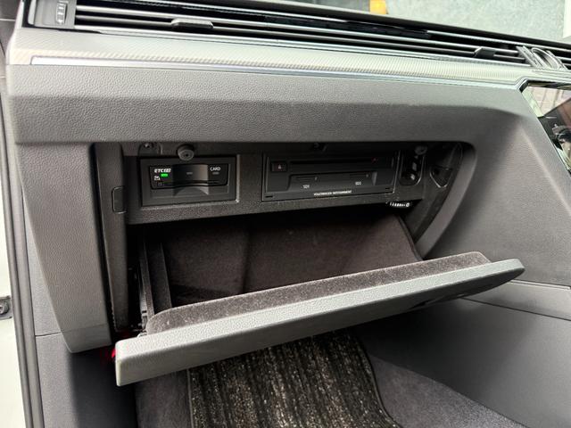 アルテオン TSI 4モーション Rラインアドバンス 右H 全周囲カメラ 純正20インチンAW アビエントライト パワーリアゲート ブラックレザーシート 全席シートヒーター パワーシート ヘッドアップディスプレイ オールインセーフティ ETC(46枚目)