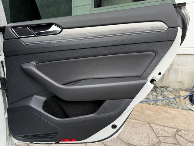 アルテオン TSI 4モーション Rラインアドバンス 右H 全周囲カメラ 純正20インチンAW アビエントライト パワーリアゲート ブラックレザーシート 全席シートヒーター パワーシート ヘッドアップディスプレイ オールインセーフティ ETC(66枚目)