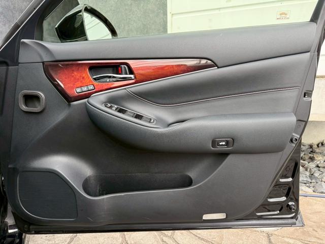 クラウンマジェスタ Fバージョン モデリスタエアロ(F/S/R) 純正18インチアルミホイール ブラインドスポットモニター 黒レザーシート LEDヘッドライト クリアランスソナー 純正ナビ バックカメラ フルセグテレビ シートヒータ-(42枚目)