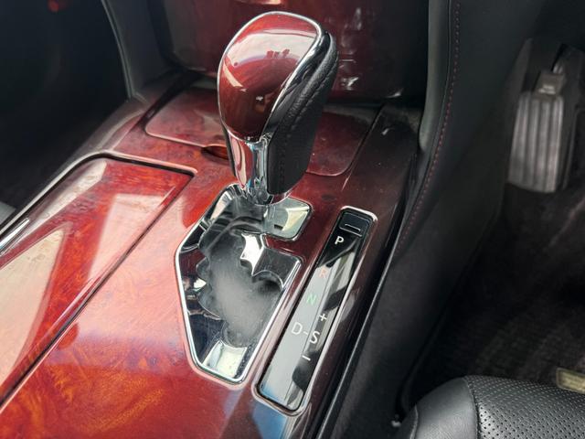 クラウンマジェスタ Fバージョン トヨタセーフティセンス 全席シートヒーター/前席シートエアコン 純正17インチAW ブラインドスポットモニター 純正ナビ バックカメラ クルーズコントロール パワーシート LEDヘッド&フォグ ETC(44枚目)