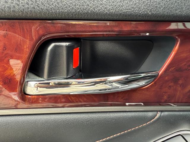 クラウンマジェスタ Fバージョン トヨタセーフティセンス 全席シートヒーター/前席シートエアコン 純正17インチAW ブラインドスポットモニター 純正ナビ バックカメラ クルーズコントロール パワーシート LEDヘッド&フォグ ETC(70枚目)