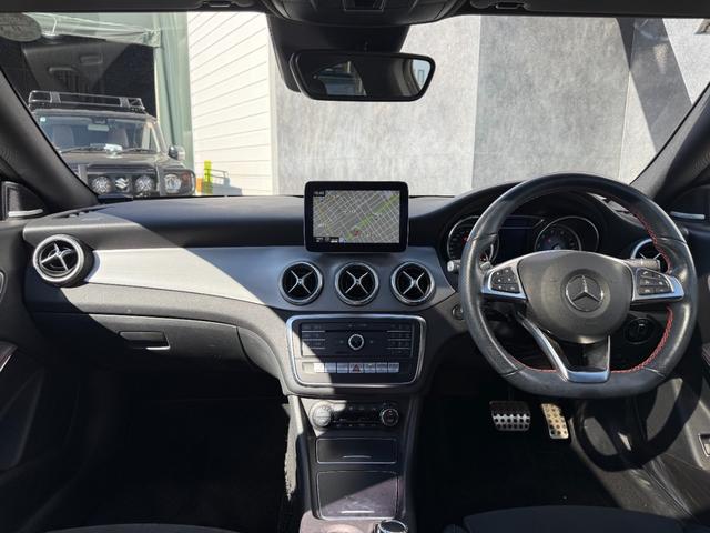 ＣＬＡクラス ＣＬＡ１８０　ＡＭＧ　スタイル　レーダーセーフティＰＫＧ　パノラミックスライディングルーフ　Ｈａｒｍａｎ／Ｋａｒｄｏｎスピーカー　ハーフレザーシート　シートヒータ　パワーシート　純正１８インチＡＷ　クルーズコントロール　Ｂカメラ（6枚目）