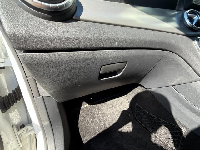 ＣＬＡクラス ＣＬＡ１８０　ＡＭＧ　スタイル　レーダーセーフティＰＫＧ　パノラミックスライディングルーフ　Ｈａｒｍａｎ／Ｋａｒｄｏｎスピーカー　ハーフレザーシート　シートヒータ　パワーシート　純正１８インチＡＷ　クルーズコントロール　Ｂカメラ（50枚目）