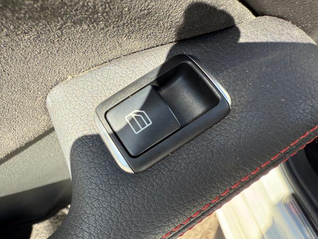 ＣＬＡクラス ＣＬＡ１８０　ＡＭＧ　スタイル　レーダーセーフティＰＫＧ　パノラミックスライディングルーフ　Ｈａｒｍａｎ／Ｋａｒｄｏｎスピーカー　ハーフレザーシート　シートヒータ　パワーシート　純正１８インチＡＷ　クルーズコントロール　Ｂカメラ（68枚目）