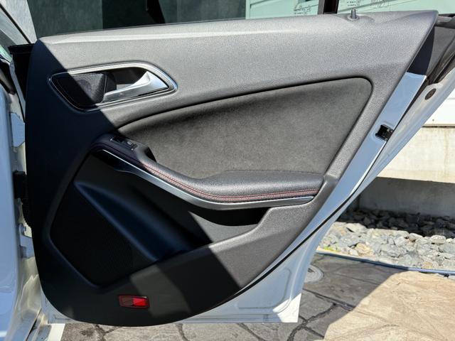 ＣＬＡクラス ＣＬＡ１８０　ＡＭＧ　スタイル　レーダーセーフティＰＫＧ　パノラミックスライディングルーフ　Ｈａｒｍａｎ／Ｋａｒｄｏｎスピーカー　ハーフレザーシート　シートヒータ　パワーシート　純正１８インチＡＷ　クルーズコントロール　Ｂカメラ（70枚目）