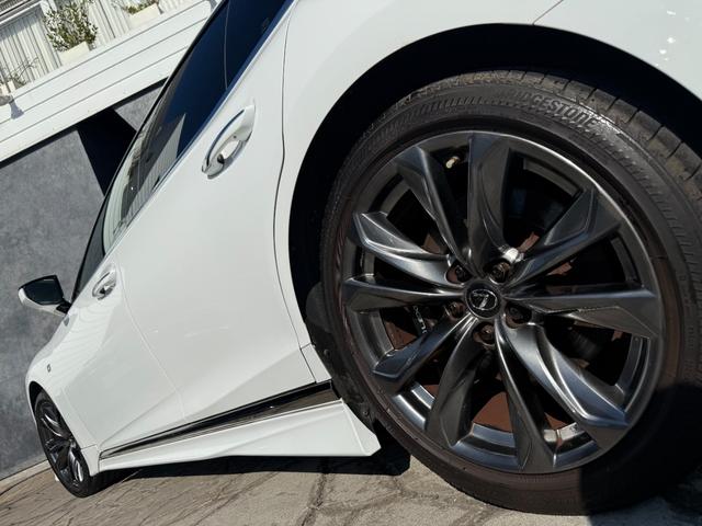 ＬＳ ＬＳ５００　Ｆスポーツ　サンルーフ　ＴＲＤエアロ＆マフラー　デジタルインナーミラー　パノラミックビューモニター　ＨＵＤ　純正２０インチＡＷ　セーフティシステム　シートヒーター／エアコン　　パワーバックドア　ＥＴＣ２．０（26枚目）