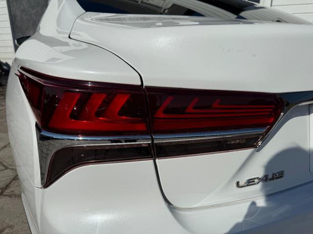 ＬＳ ＬＳ５００　Ｆスポーツ　サンルーフ　ＴＲＤエアロ＆マフラー　デジタルインナーミラー　パノラミックビューモニター　ＨＵＤ　純正２０インチＡＷ　セーフティシステム　シートヒーター／エアコン　　パワーバックドア　ＥＴＣ２．０（30枚目）