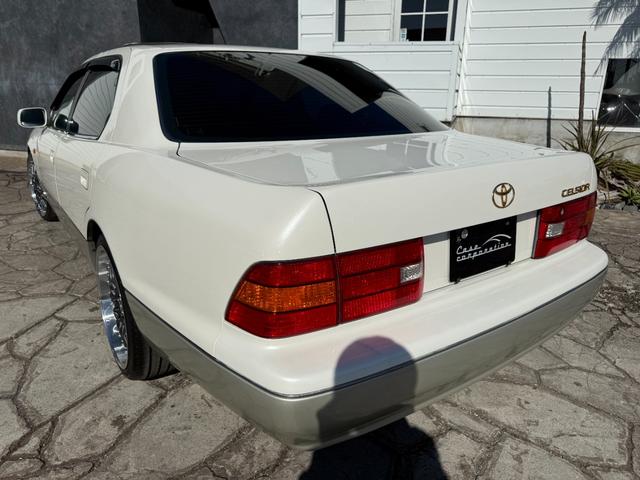 セルシオ Ａ仕様　ｅＲバージョン　サンルーフ　新品ＡＭＥ１９インチＡＷ　ビルシュタインダウンサスペンション　黒革シート　シートヒーター　クルーズコントロール　純正ナビ　パワーシート　フロントイエローフォグ　ＥＴＣ　ウッドコンビハンドル（22枚目）