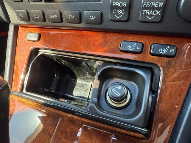 セルシオ Ａ仕様　ｅＲバージョン　サンルーフ　新品ＡＭＥ１９インチＡＷ　ビルシュタインダウンサスペンション　黒革シート　シートヒーター　クルーズコントロール　純正ナビ　パワーシート　フロントイエローフォグ　ＥＴＣ　ウッドコンビハンドル（40枚目）