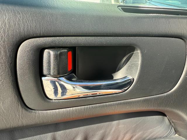 セルシオ Ａ仕様　ｅＲバージョン　サンルーフ　新品ＡＭＥ１９インチＡＷ　ビルシュタインダウンサスペンション　黒革シート　シートヒーター　クルーズコントロール　純正ナビ　パワーシート　フロントイエローフォグ　ＥＴＣ　ウッドコンビハンドル（64枚目）