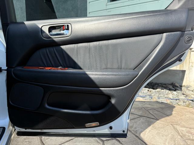 セルシオ Ａ仕様　ｅＲバージョン　サンルーフ　新品ＡＭＥ１９インチＡＷ　ビルシュタインダウンサスペンション　黒革シート　シートヒーター　クルーズコントロール　純正ナビ　パワーシート　フロントイエローフォグ　ＥＴＣ　ウッドコンビハンドル（67枚目）