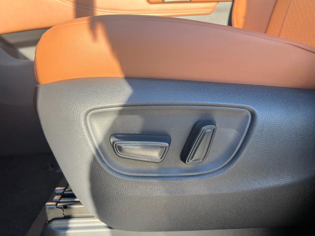 ヴェルファイア Ｚ　プレミア　ＪＢＬサウンド　左右独立ムーンルーフ　ブラウン本革シート　ユニバーサルステップ　１４型ディスプレイオーディオＰｌｕｓ　１４型リアエンターテイメント　デジタルインナーミラー　純正１９ＡＷ　パワーシート（55枚目）