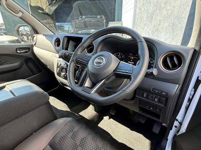 キャラバン ロンググランドプレミアムGX 登録済未使用車! デジタルインナーミラー アラウンドビューモニター 左側パワースライドドア イージークローザー クリアランスソナー LEDヘッドライト ヒートアップスイッチ スペアタイヤ(34枚目)